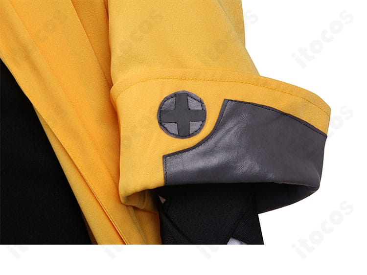 袖口の装飾ディテール。カフ部分のライン取りと縫製、フィット感の設計ポイントを強調。