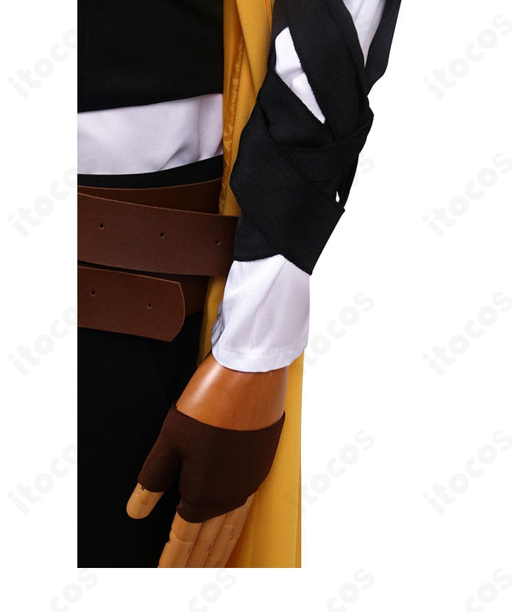 衣袖と手袋のディテール。手首周りのフィットと手袋の素材感、アクションポーズ対応の可動性を示す。