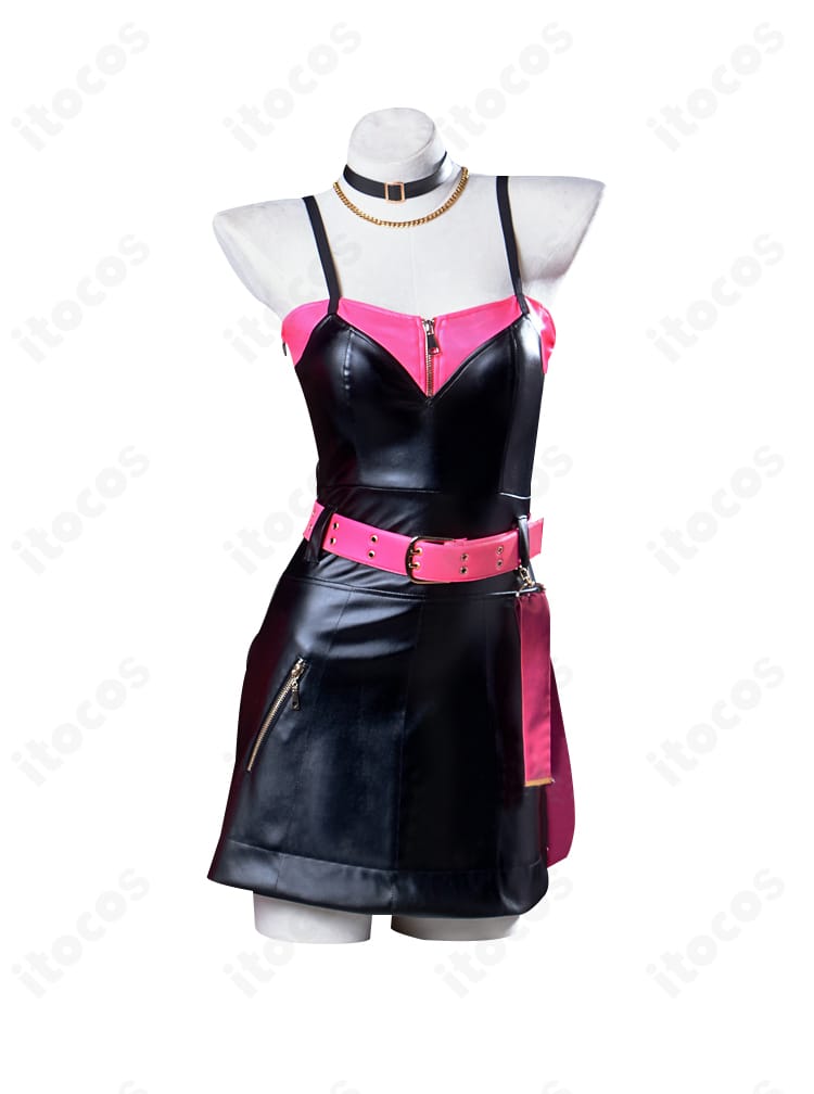 ワンピース内側の裏処理ディテール、肌当たりに配慮した縫製と快適な着用感の説明カット