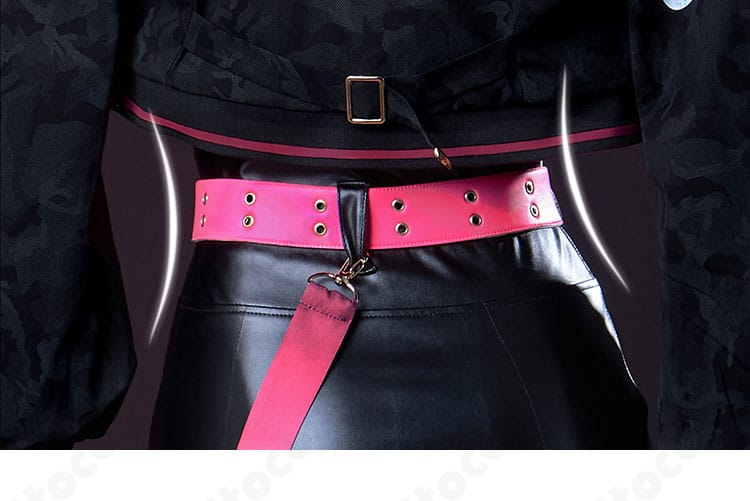 腰ベルトと装飾パーツの詳細、ウエストラインを立体的に見せるデザインを撮影