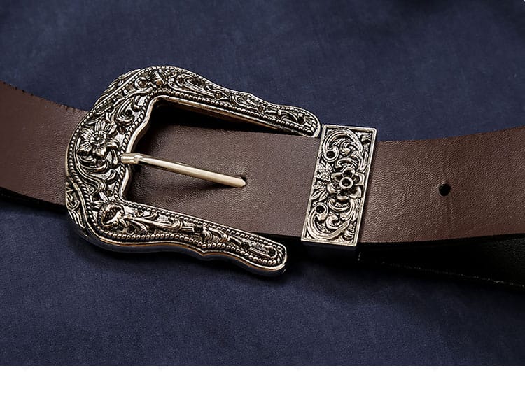 オベロン 英霊博装の革調ベルトディテール。ステッチと金具の質感を強調。