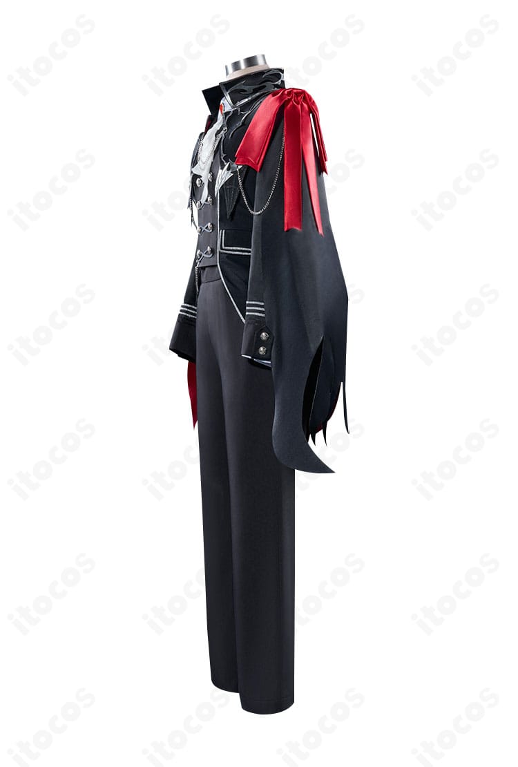 ジョゼフ衣装 左肩の飾りディテール。立体装飾とチェーンの質感が分かるアップ