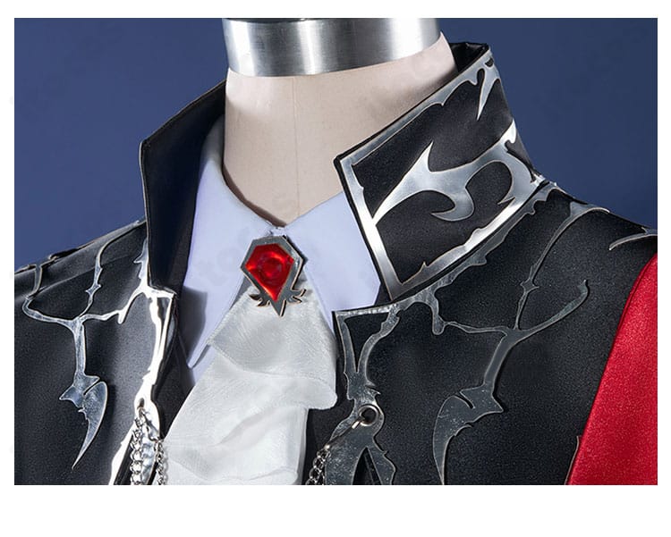 ジョゼフ衣装 襟元の刺繍ディテール。上品な図案と縫製の仕上がりを強調