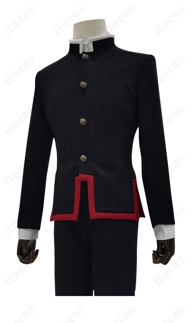 門襟部分の装飾アップ。襟元の意匠とステッチの精緻さが伝わる画像。