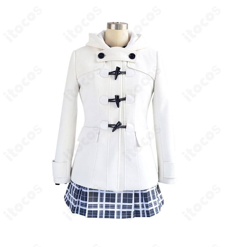 ローソンコラボ版マシュ・キリエライト冬服コスプレ衣装の正面。襟元と前立ての配置が見える全身カット。