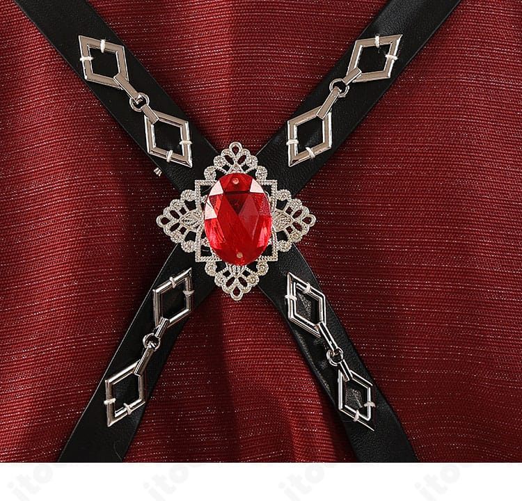 背面ディテールのクローズアップ。コート背面の切り替えと装飾ラインを強調