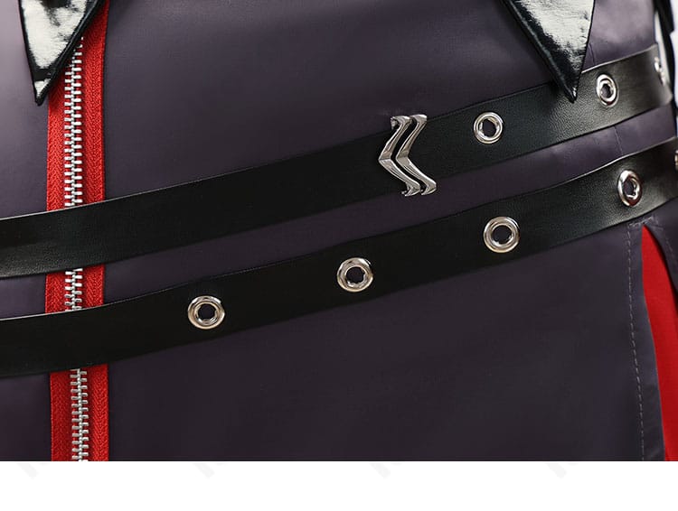 ウエストベルト装飾の別アングル詳細。質感と模様配置を確認できるカット