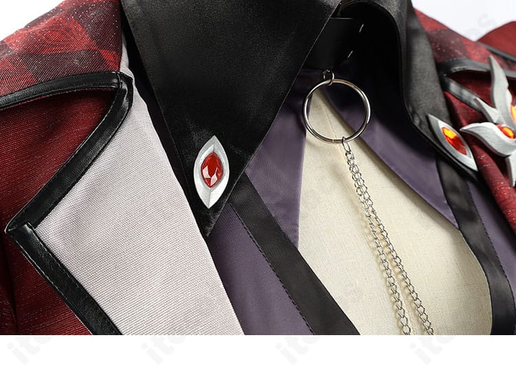 左襟の装飾詳細。モチーフ形状と配置が分かるアルレッキーノ衣装の左襟アップ