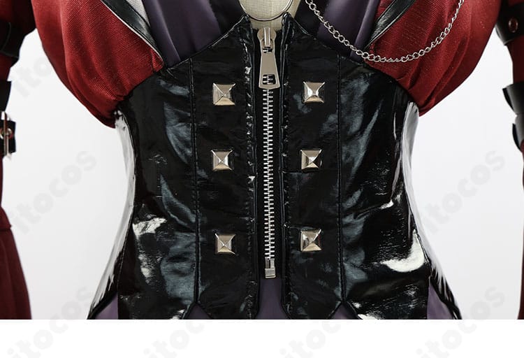 ウエストベルト前面の装飾詳細。中央モチーフと留め構造を示すクローズアップ