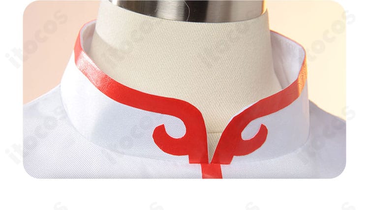 神楽（5年後）衣装の襟ディテール拡大。縁取りと素材感が分かるクローズアップ