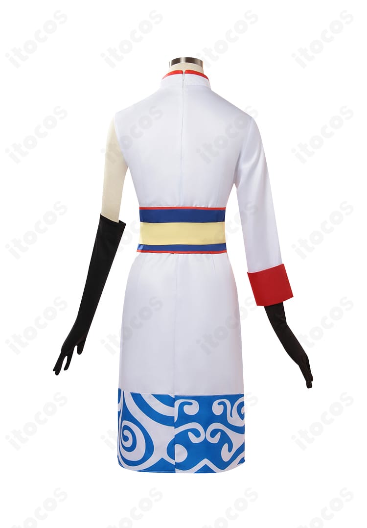 劇場版 銀魂 完結篇 神楽（5年後）コスプレ衣装の背面。背中周りのラインと装飾配置を詳細に示す