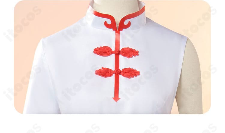 神楽（5年後）衣装の装飾パーツ詳細。金具とモチーフの作り込みを見せるマクロショット