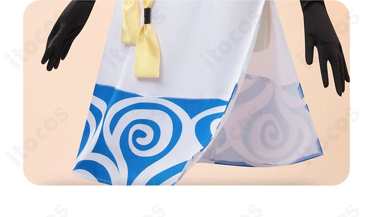 神楽（5年後）衣装の裾装飾ディテール。エッジの意匠とライン取りを確認できる