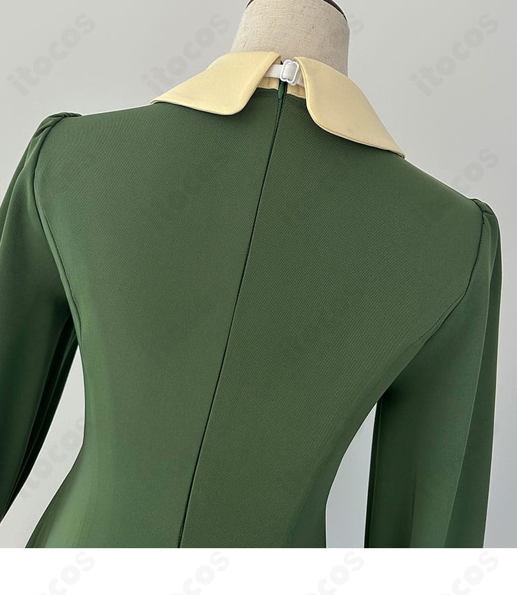 新世紀エヴァンゲリオン 学園制服コスプレの背面デザイン。ヨークや切り替えラインの作りを示す写真。