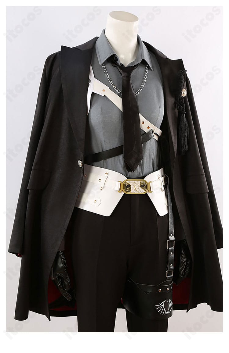 装飾のクローズアップ。胸元刺繍や金具、意匠パーツの質感を強調した後家兼光衣装の接写。