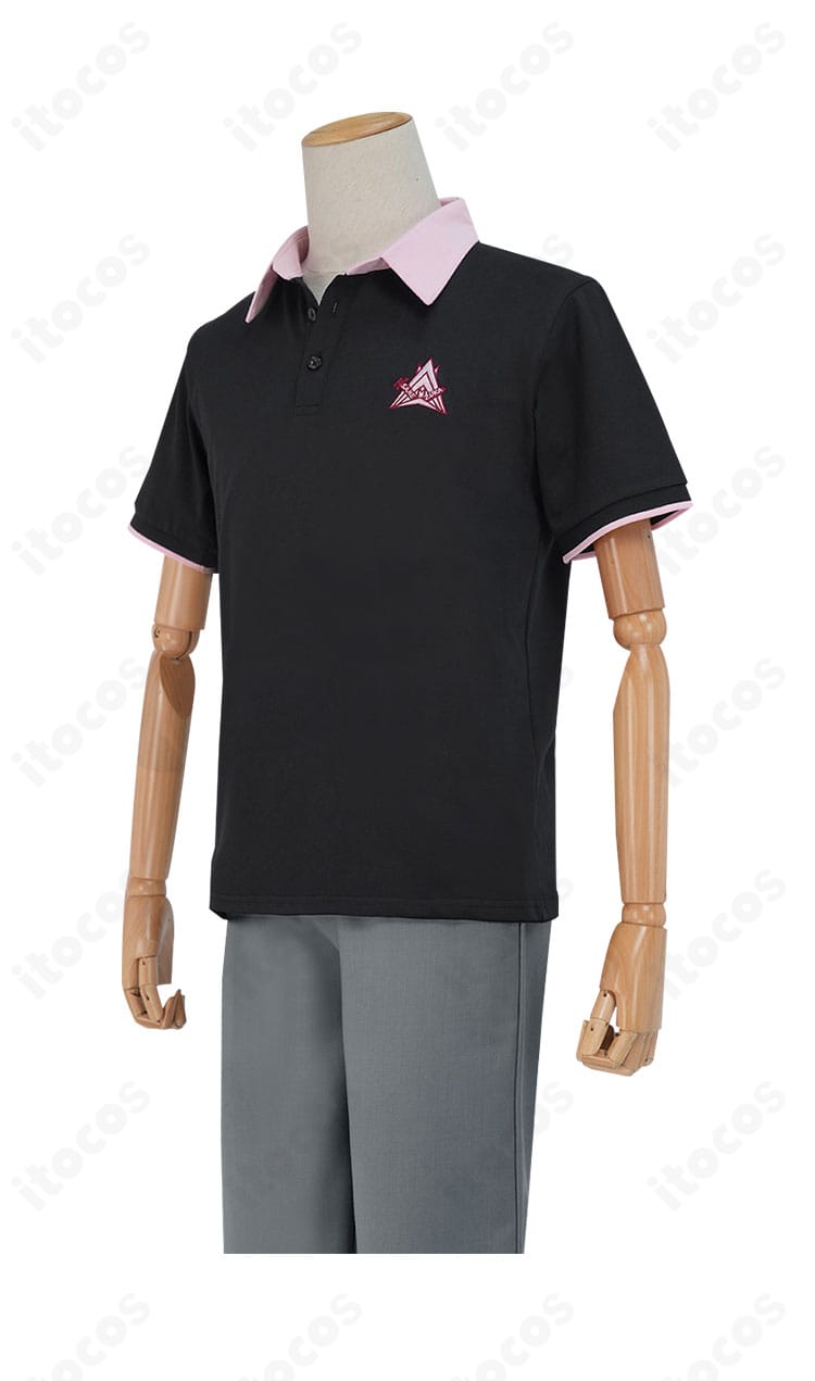 Free! 鮫柄学園 夏男子制服コスプレ衣装の左側面。肩周りと半袖のシルエットが確認できる画像