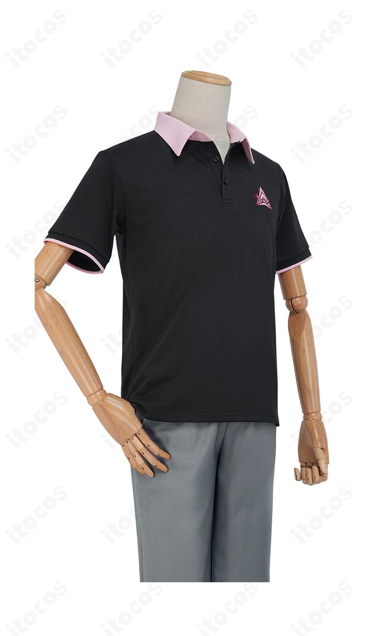 Free! 鮫柄学園 夏男子制服コスプレ衣装を右側から撮影。袖口や裾のラインなどディテールが分かる角度