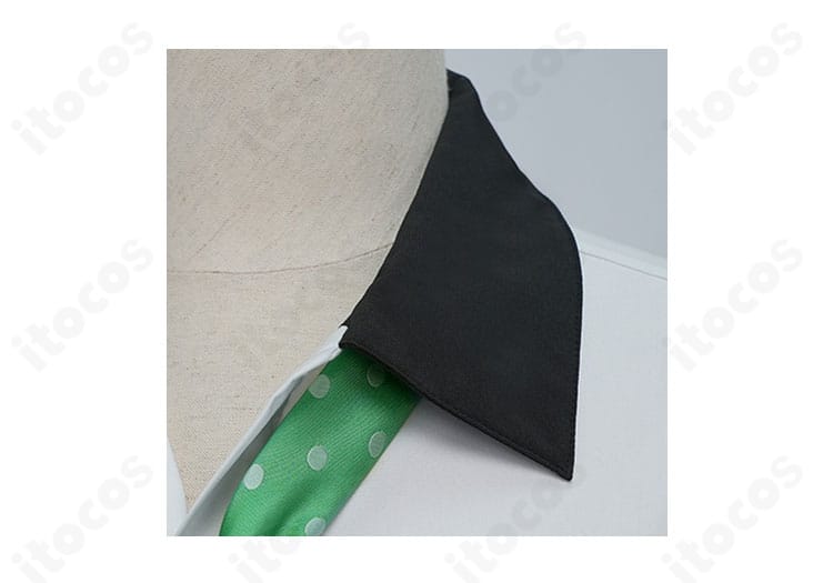 岩鳶高校 夏男子制服コスプレの襟元クローズアップ。きれいな襟の形状とステッチワークが映えるデザイン。