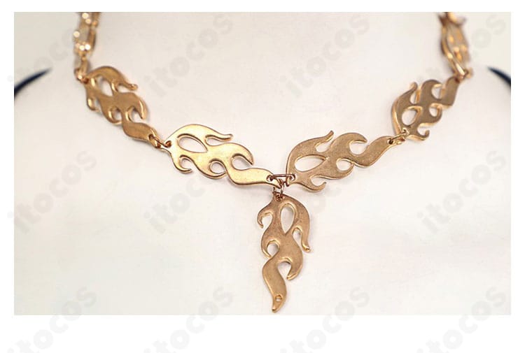 エルデンリング 永遠の女王マリカ コスプレ衣装のネックレス装飾ディテール。金属調の質感とモチーフ形状をクローズアップ