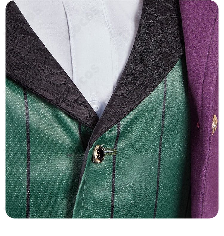 アロイス・トランシー衣装の襟装飾ディテール。縁取りと角度の整った襟で上品な印象に。