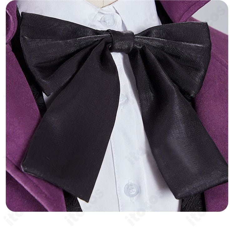 アロイス・トランシー衣装の蝶ネクタイ風スカーフ。結び目のボリューム感と正面のアクセントを表現。