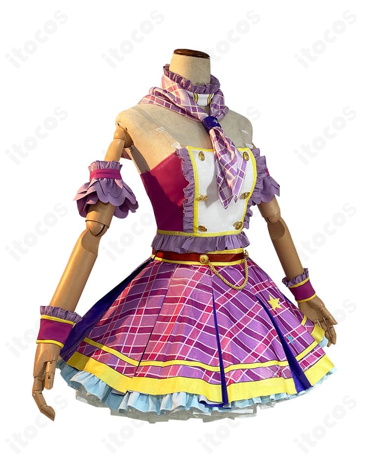 紫吹蘭コスプレ衣装 側面。ウエストラインとスカートの広がり、手首飾りのバランスを確認できる角度。