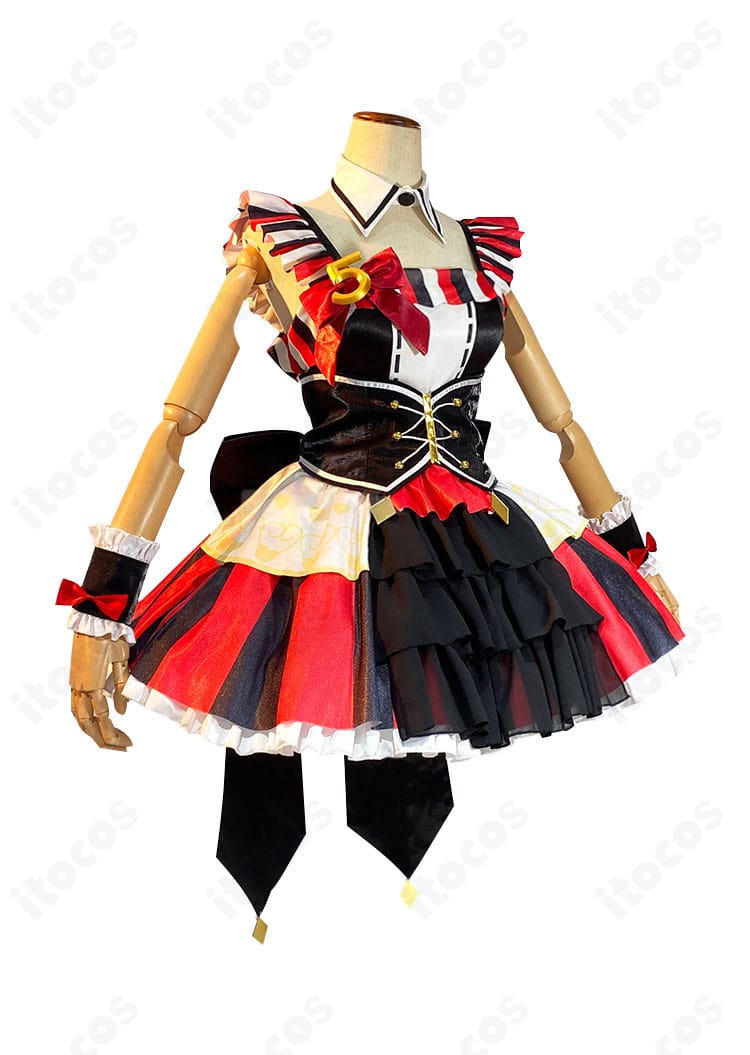 北条そふぃ コスプレ衣装の右側面ディテール。スカートのボリュームと装飾配置の立体感を確認できるアングル。