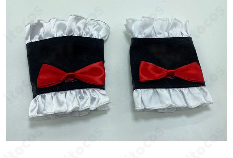 北条そふぃ コスプレ衣装の手首飾り。アクセサリーの細かなデザインと質感を捉えたディテール画像。