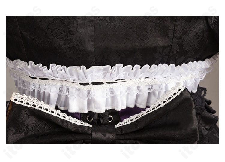 コルセットベルトと腰周り装飾のアップ。ステッチの整いと装飾配置でウエストラインを美しく見せる設計が分かります。