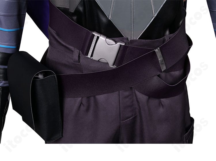 ウエストとベルト周り。ウエストポーチ、バックル、ベルト通しの再現度を説明。