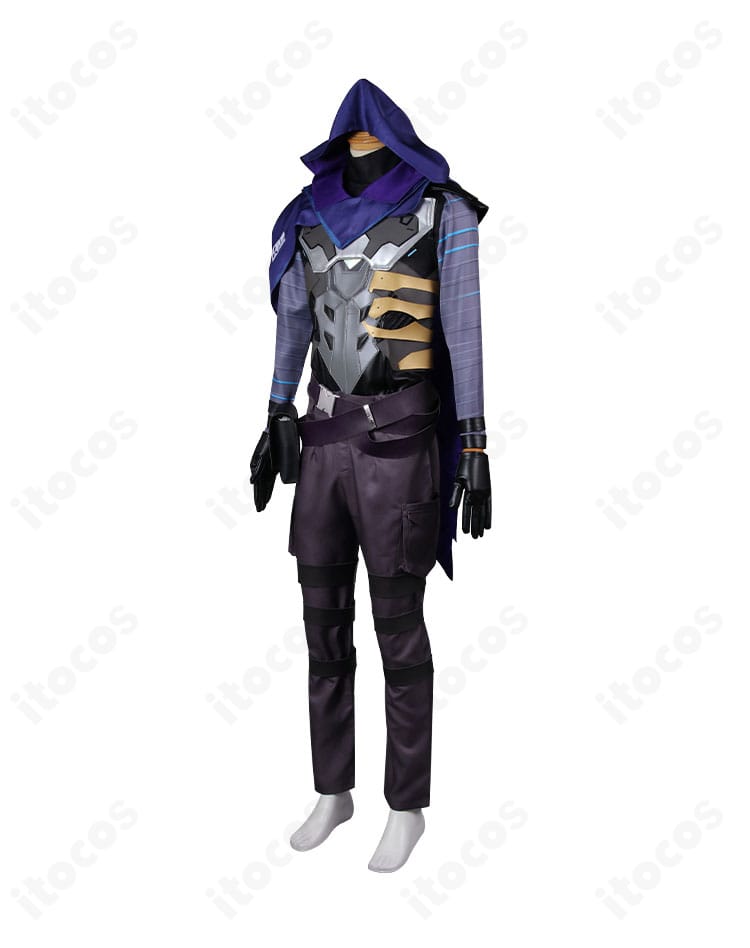 側面からのオーメン衣装。肩から腰へのラインとマントの落ち感を確認できます。