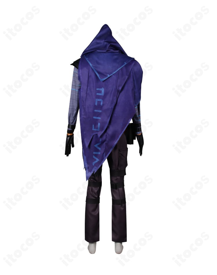 背面のオーメン衣装。フードとマントの長さ、背面パネルの配置を詳細に紹介。