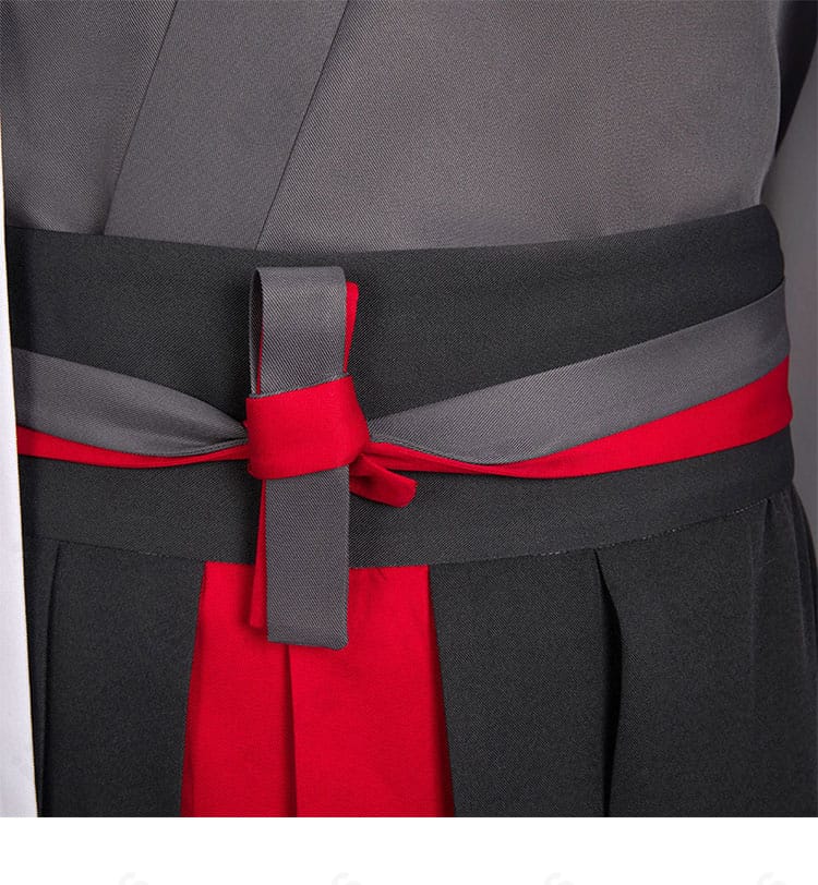 腰ベルト装飾の詳細。金具とストラップ構成、配色バランスを確認できる画像