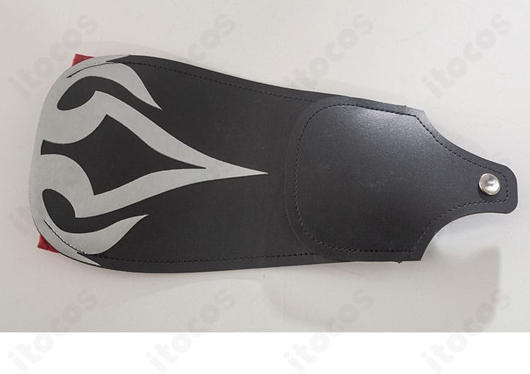 モゼ コスプレ衣装の前腕・手首装飾ディテール。手首飾りと留め具の構造が見えるカット。