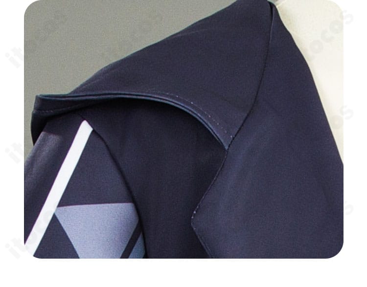 襟元のディテール。カカワーシャ幼少期コスプレ衣装の襟まわり刺繍と縁取りの近接画像