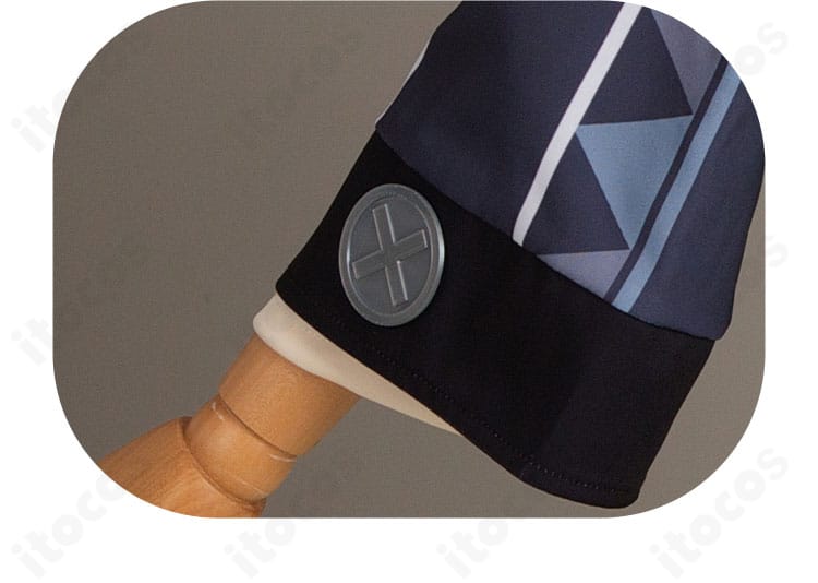 袖口のディテール。袖口装飾と縫い目の仕上がりを確認できる近接画像