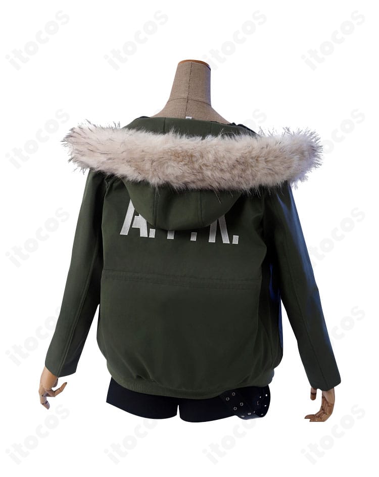 ペルソナ5 佐倉双葉 私服コスプレ衣装の背面カット。コートの後ろ姿のラインと装飾、丈感のバランスを確認可能。