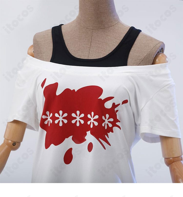 佐倉双葉 私服コスプレ衣装の半袖トップスに施されたグラフィックと装飾。個性を引き立てる意匠の近影。