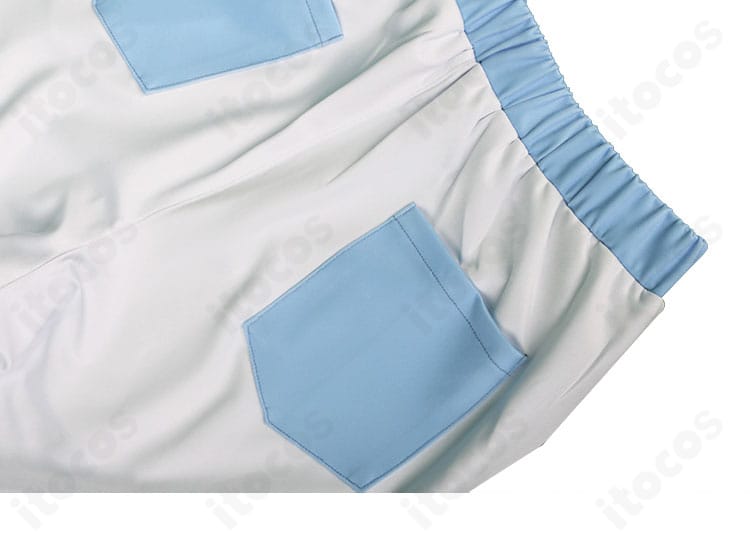 パンツ後ろ側のディテール。ヒップ周りのシルエットとバックのライン配置を確認できる