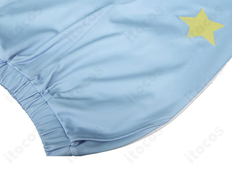 パンツ裾の装飾ディテール。配色ラインと仕上げの縫製品質が見えるアップ