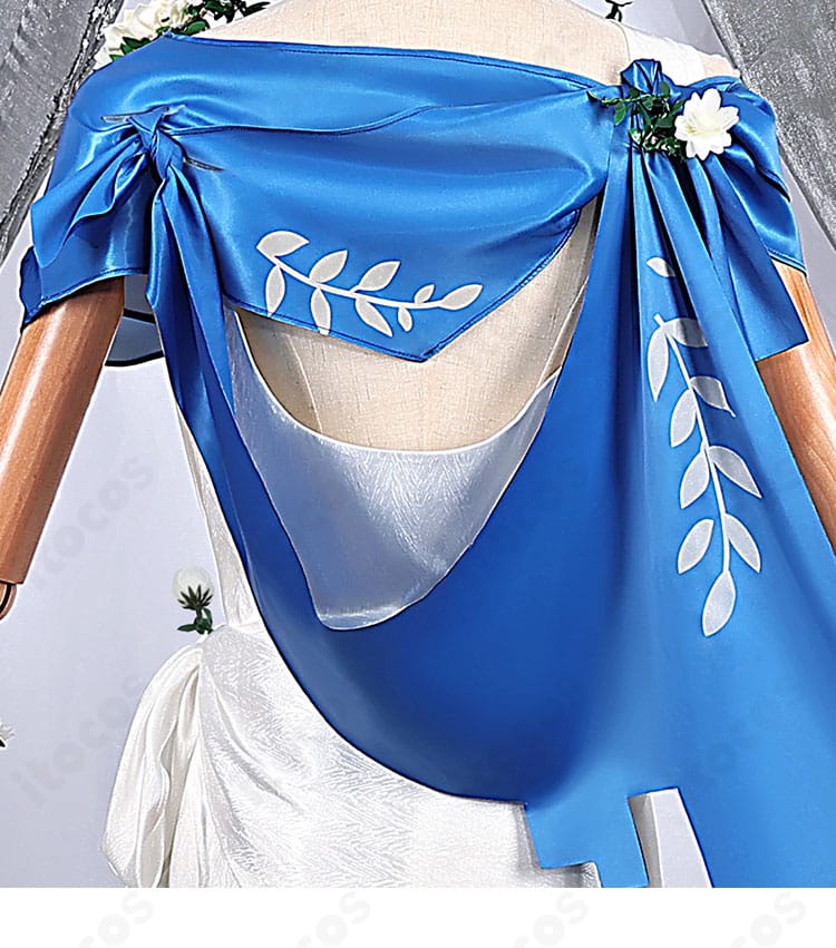 背面装飾の詳細。リボンと刺繍のレイヤーが美しく配置されたデザイン。