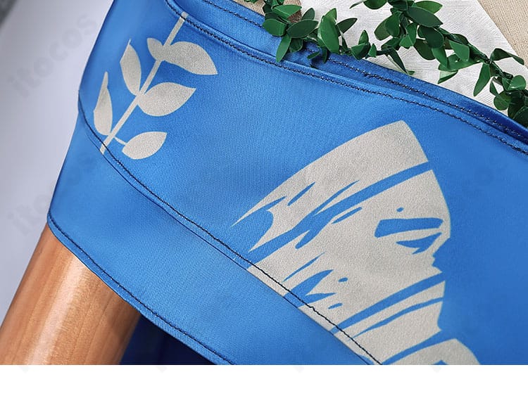 衣襟ディテールの近接写真。細密な刺繍パターンで「湖中の姿」の雰囲気を表現。