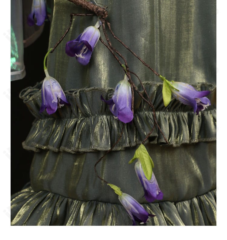 清潔な翼ワンピースの裾装飾ディテール。縁取りと装飾ラインが華やかな裾部分。