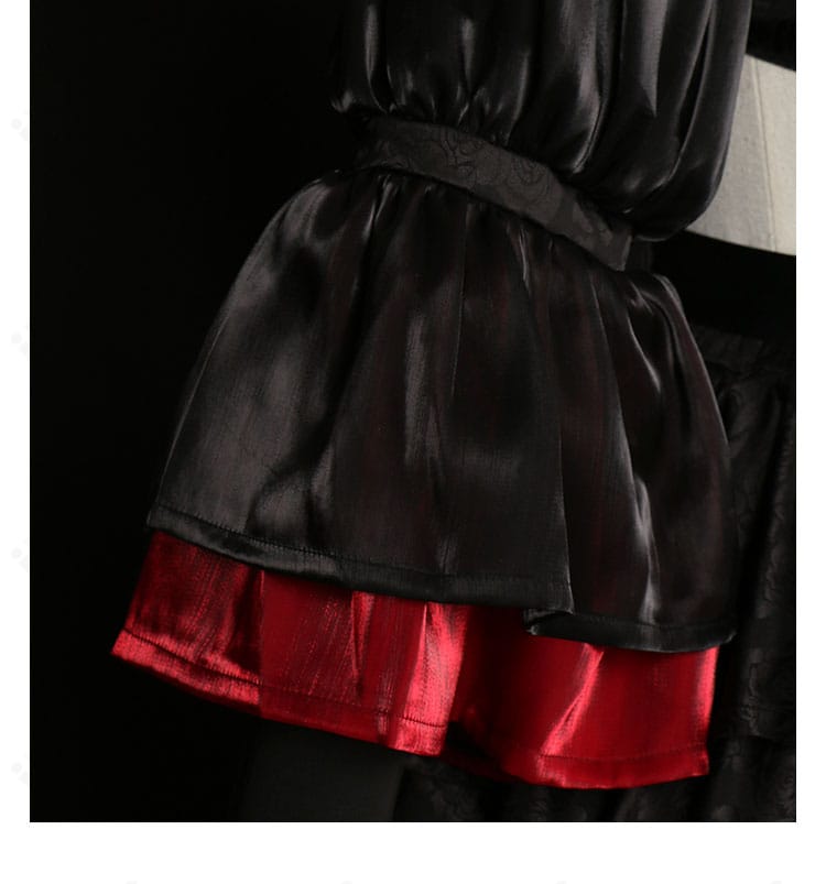 袖装飾の詳細。袖口の意匠やステッチの仕上げ、立体パーツの質感が分かるアップ画像。