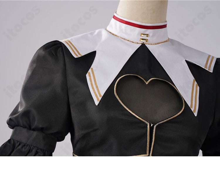 宝鐘マリン コスプレ衣装の肩・袖装飾パーツの質感と縫製を示すクローズアップ