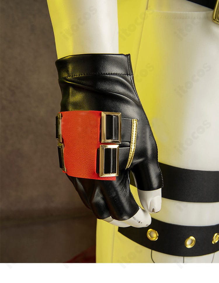 ソル=バッドガイ衣装の手袋ディテール。甲部の装飾と立体感、指先のフィット感が伝わるクローズアップ。