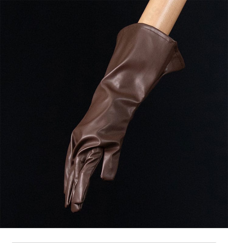 ダンジョン飯 フレキ衣装 手袋の装飾ディテール。アクセントパーツの配置と質感を捉えた画像