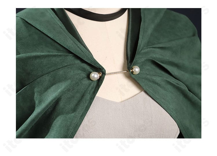 シスヒス衣装の襟まわりディテール。刺繍入りの襟元とチョーカー、胸飾りの質感