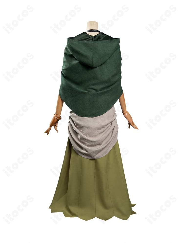 シスヒス衣装の背面。マントのドレープと背中の装飾配置、縁取りの再現度が確認できる画像