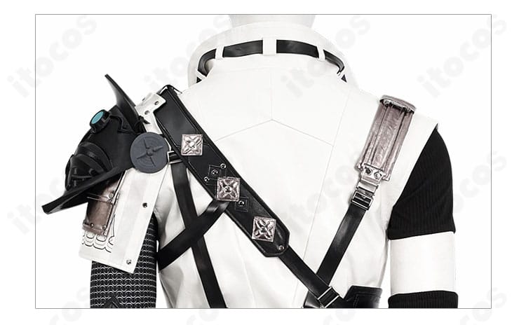 背面装飾のクローズアップ。クラウド・ストライフ衣装のベルト取り回しと背面パネルの質感